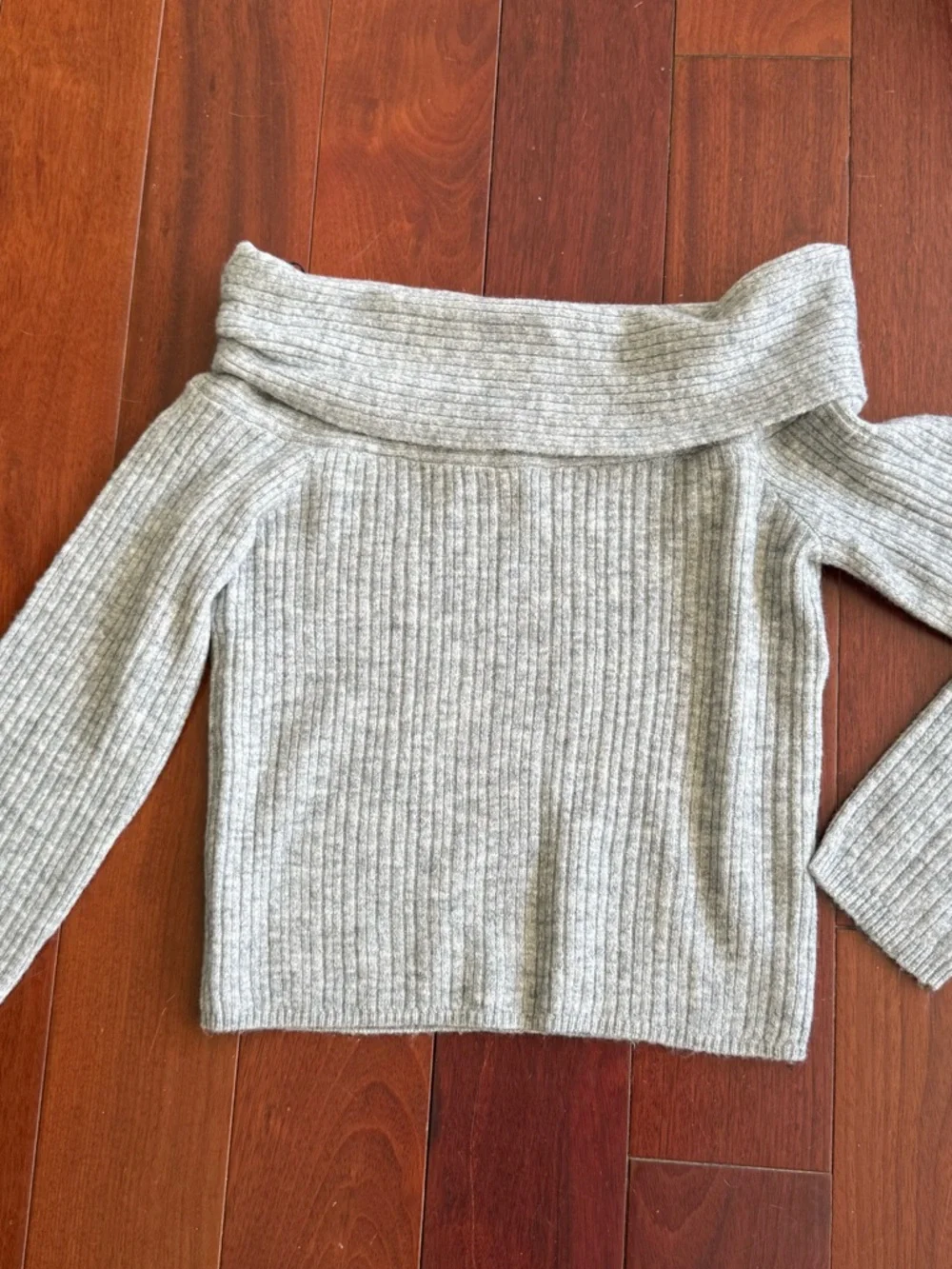 Off-Shoulder Ribbed Sweater - Picture 2 of 3